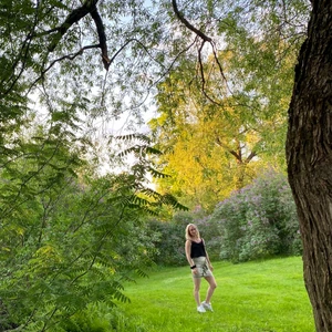 Superfin och glittrig kjol (NY) - Säljer en superfin kjol fr bikbok -helt ny!!!! Pga dubbelköp. Obs kjolen på bild 1 är likadan men en annan!😅 supersnygg passform! Nypris 299.