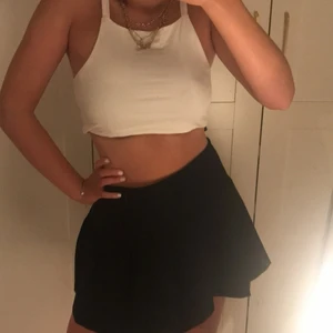 Zara Topp - Vit topp från Zara storlek 164 på barnavdelningen AKA XS/ 34. 59 kronor