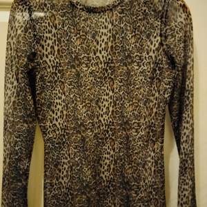 Mesh leopard tröja från Cubus säljes och är använd endast 1 gång så den är som ny! Frakt inkluderat i priset och skickas så fort som möjligt :) 