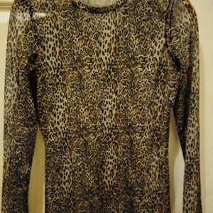 Mesh leopard tröja - Mesh leopard tröja från Cubus säljes och är använd endast 1 gång så den är som ny! Frakt inkluderat i priset och skickas så fort som möjligt :) 