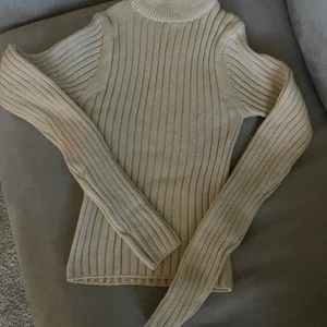 Stickad tröja  - Oanvänd