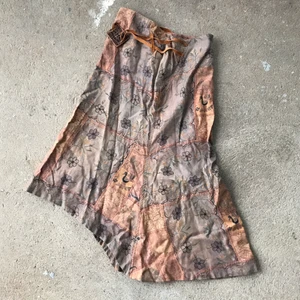 Kjol🐬 - Kjol med blommönster 🌼🌼🌼 frakt tillkommer