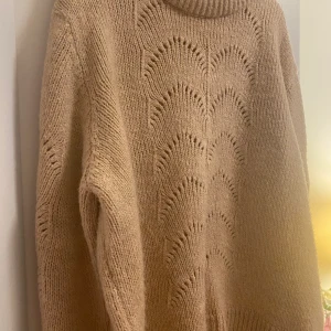 Finaste stickade tröjan - Passar L/XL. Mjuk och skön