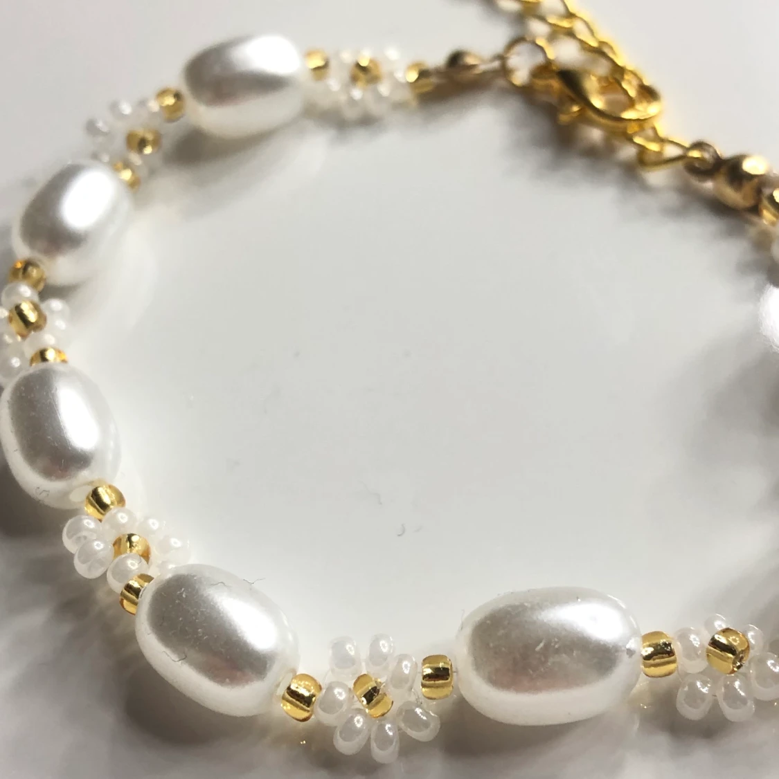 Pärlarmband med blommor✨ - 90