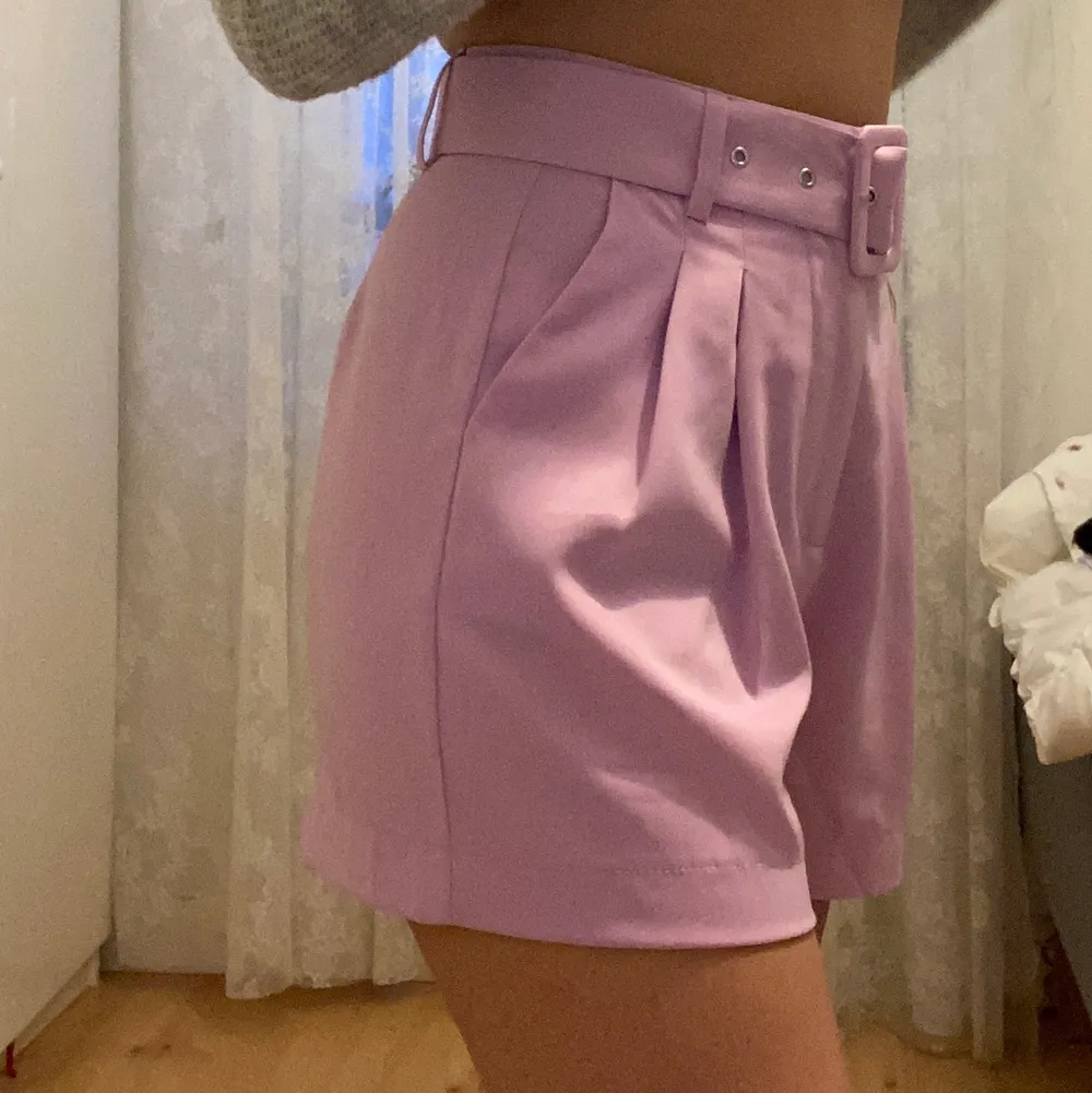 Ljusrosa shorts från Amisu! Storlek 36 och i jättebra skick! . Shorts.