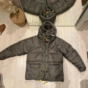 Fjällräven Jacka - I storlek XXXS Säljer pga av för liten. Använda 1 vinter.