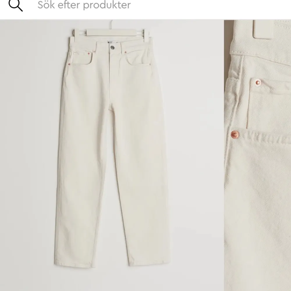 Nyinköpta beiga jeans från Gina tricot som är helt oanvända. Passar i längd för de som är 155-160 ungefär och är i storlek 30 i petite (som betyder extra litet). De säljs för 250 (orginalpris 600kr)💕. Jeans & Byxor.