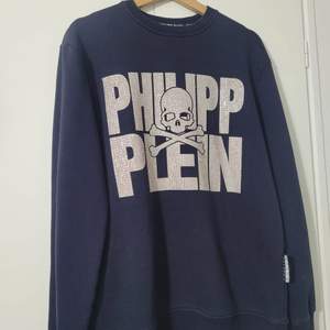 Philipp plein tröja den är i helt ny skick använt bara några gånger Storlek L.