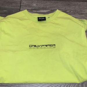 Daily paper t shirt - Daily paper t shirt storlek xs köpt för 600kr knappt använd skick 9/10 pris 300kr