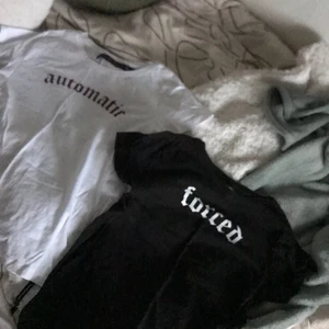 Graphic Tshirts  - Super tuffa t-shirts!!❤️💗 passar bra som oversized T-shirt för mig som har xs!⭐️ 30kr styck