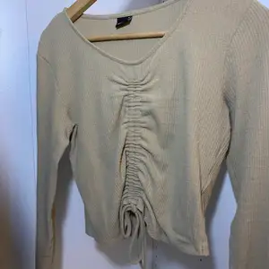 Jättefin tröja från GinaTricot, köptes nypris (279kr) säljs numera för 80kr inklusive frakt på 66kr (köparen står för frakten)