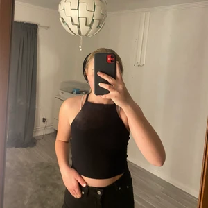 Linne - Skitsnyggt svart linne💕i svart och vitt