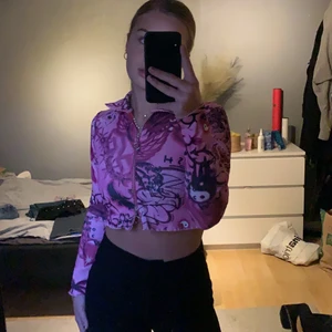 Tröja - Säljer denna ascoola tröja från jaded London, säjer för att jag inte fått så mycket användning för den. Köpt för ca 500 kr