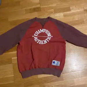Röd Vintage Sweatshirt från Champion, storlek M