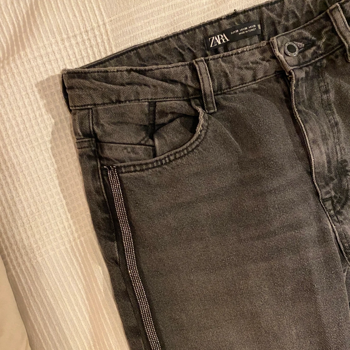 Zara jeans med detaljer