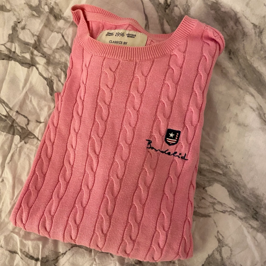 Rosa kabelsktickad Bondelid