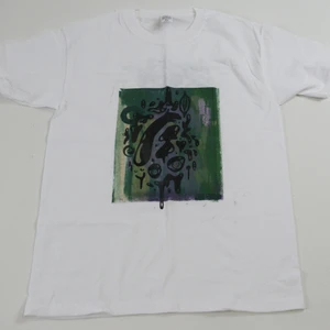 Grön screentryck - Handgjord screentryck T-shirt. Frakt: 48kr 