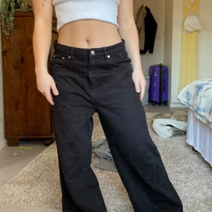 Bagy jeans  - Säljer mina gamla favoriter från Cubus, de är i storlek XL så de blir väldigt bagy i en smickrande fit. Jag är en 36-38 men med skärp sitter de superfint, och utan så hamnar de lite på höfterna! Säljer de pågrund av att jag inte längre för användning av de. 💕