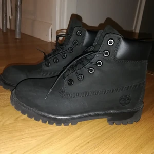Timberland - Svarta Timberland kängor. Endast använda ett fåtal gånger. Köparen står för fraktkostnad. 