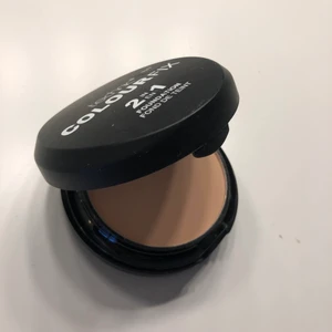 Smink - All in one, puder och contour. Helt nytt!