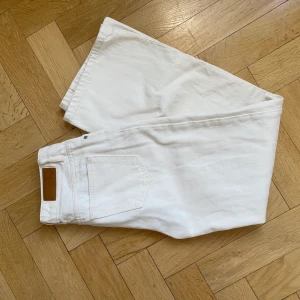 BikBok Jeans - Ett par superfina vida jeans! Jag säljer dem eftersom de blivit för små för mig men de är så gott som nya då jag växte ur dem fort! Frakt ingår och pris kan diskuteras💕 passar dig som är ungefär 160 lång