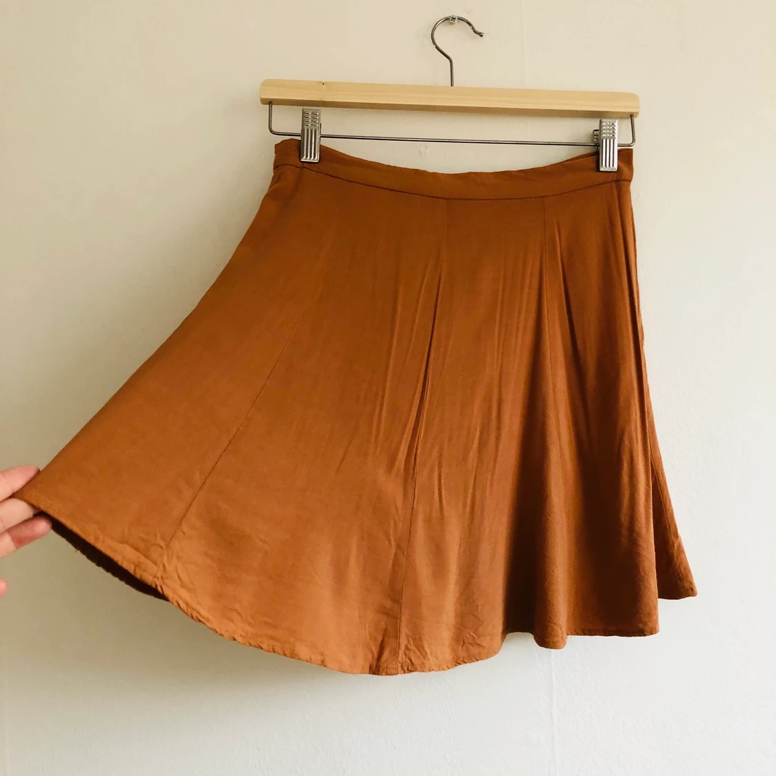 Mjuk kjol med hög midja. Weekday!