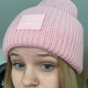 Acne mössa - Använd kanske 3 gånger. 550kr + frakt 45kr (595kr)