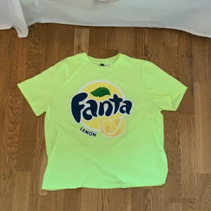 Fanta tröja  - Cool fanta tröja från H&M i storlek M men passar S. 💞