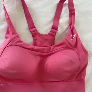 Gymshark sports bra - Very new, no mark/ stain.  Note: tag is cut off.  Bought for 400kr.
