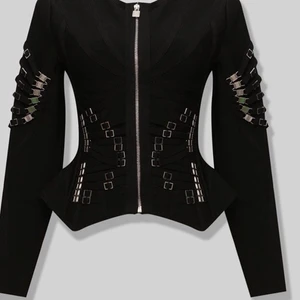 Bondage tröja med metall detaljer - Figursydd. Dragkedja fram. Metall detaljer. Mycket finare i verkligheten. Helt ny, endast provad. Strl XS- liten S