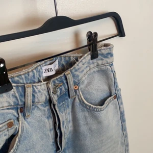 Raka jeans  - Raka jeans från Zara. Fin passform, något kortare i benen. Exklusive frakt
