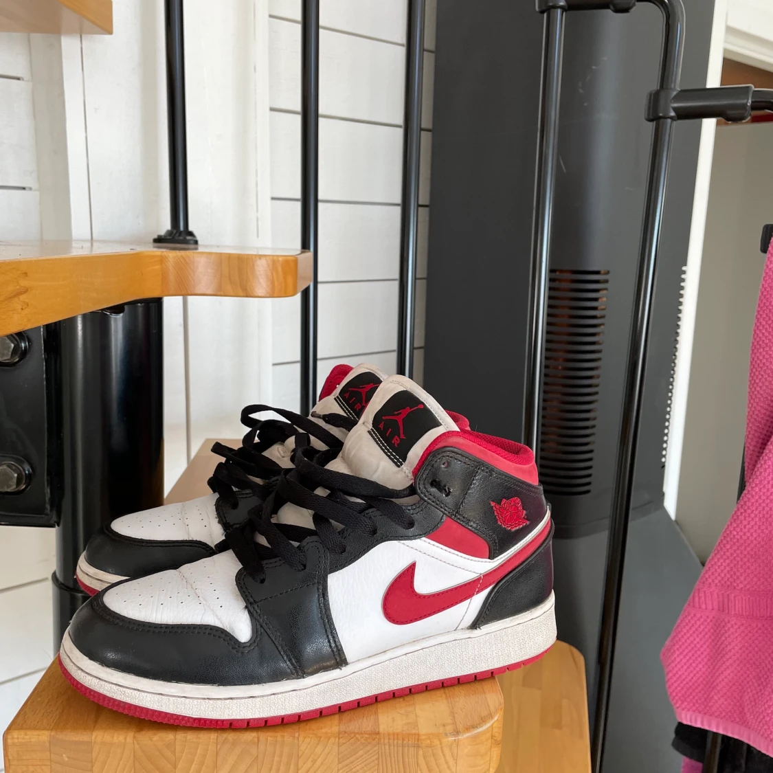 Air Jordan 1 Mid Gym red Black White - 90