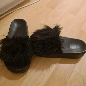 Tofflor  - Knappt använd 