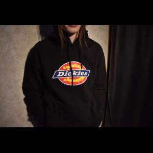 Dickies hoodie i bra skick i storlek M