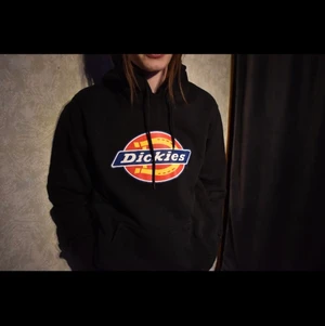 Dickies hoodie  - Dickies hoodie i bra skick i storlek M