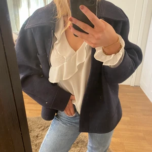 Blus - Vit blus från Gina Tricot storlek 34 i fint skick.💕