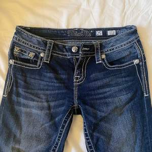 Miss me jeans storlek 25. Modellen är skinny. Köpta för 1500. Använda fåtal gånger så i väldigt bra skick. Köparen står för frakten.
