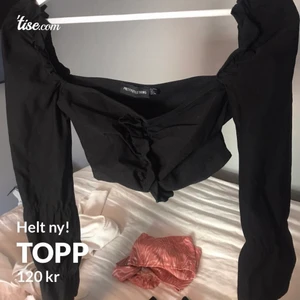 Topp - En helt ny topp från Prettylittlething. Aldrig använda men prislapp saknas. Säljer pågrund av att jag har för många liknande så kommer inte till användning.  Stolek: S Köparen står för frakt.