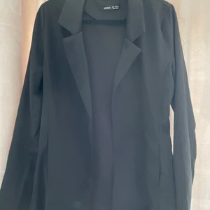 Kavaj från shein - En väldigt fin kavaj utan knappar, från shein och knappt använd. 