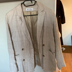 Kavaj i linne  - Kavaj i linne från Åhléns. Ord pris 800 kr. 