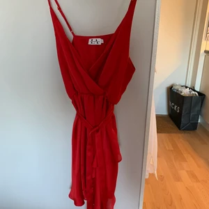 Klänning Linn Ahlborg x nakd  - Använd ett fåtal gånger, väldigt fin men passar inte längre. 