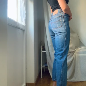 Vintage jeans - Har älskat dessa byxor men tyvärr passar de inte lika bra längre. De blir skönare ju mer man använder dem och har enligt mig den perfekta jeansfärgen 💙💙Kolla gärna in mina andra jeans! 1 för 150, 2 för 200, 3 för 250
