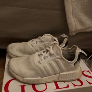 Adidas nmd dam  - Jag säljer dessa fina sneakers i modell Adidas Nmd som är köpa från Jd sports, knappt använda. Kan både mötas och frakta! Storlek 37