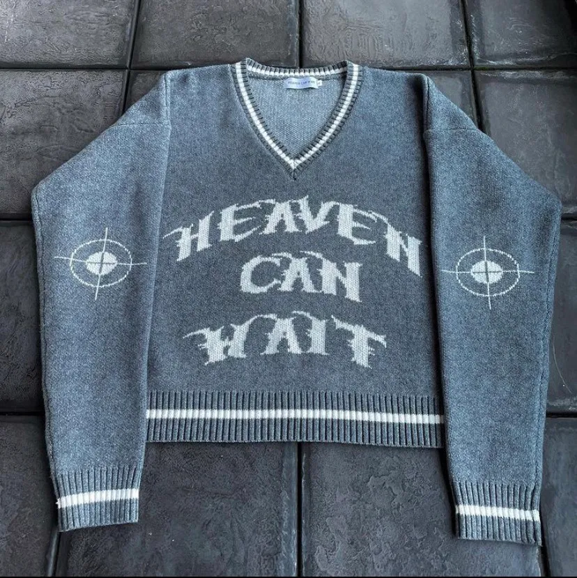 Säljer TVÅ helt oanvända tröjor från Heaven Can Wait i M! Passar både större och mindre, men modellen är oversized. Fler bilder samt äkthetsbevis skickas på förfrågan. (frakt tillkommer)❣️. Stickat.