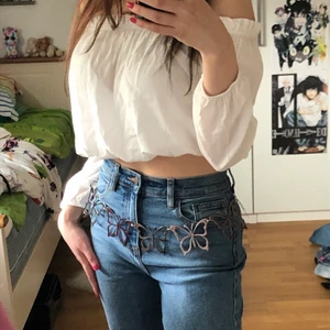 Crop top, storlek S - Det mesta på denna bild är till salu, du kan köpa sakerna separat eller hela outfiten. Köper man outfiten så får man den billigare. Detta inlägg är för crop topen om man vill köpa den separat. Den är oanvänd och så fin på