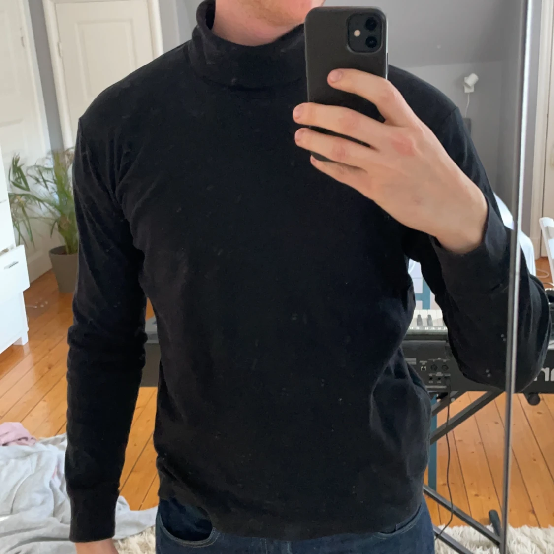 Svart, stilren turtleneck från uniqlo - 90