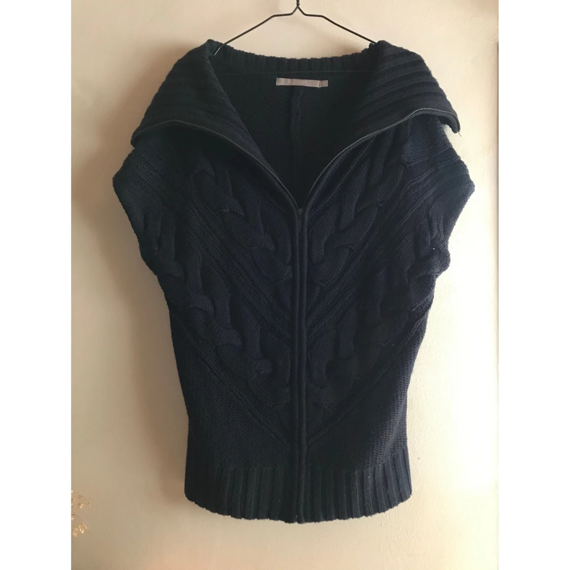 Tiger Of Sweden stickad väst mörkblå ull - 90