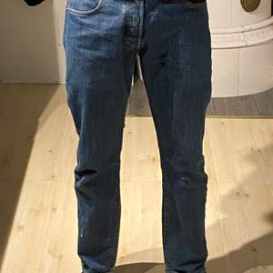 Ett par Mörkblå 501 jeans från Levi’s W30 L30 som jag köpt på Carlings. Pris kan alltid diskuteras!