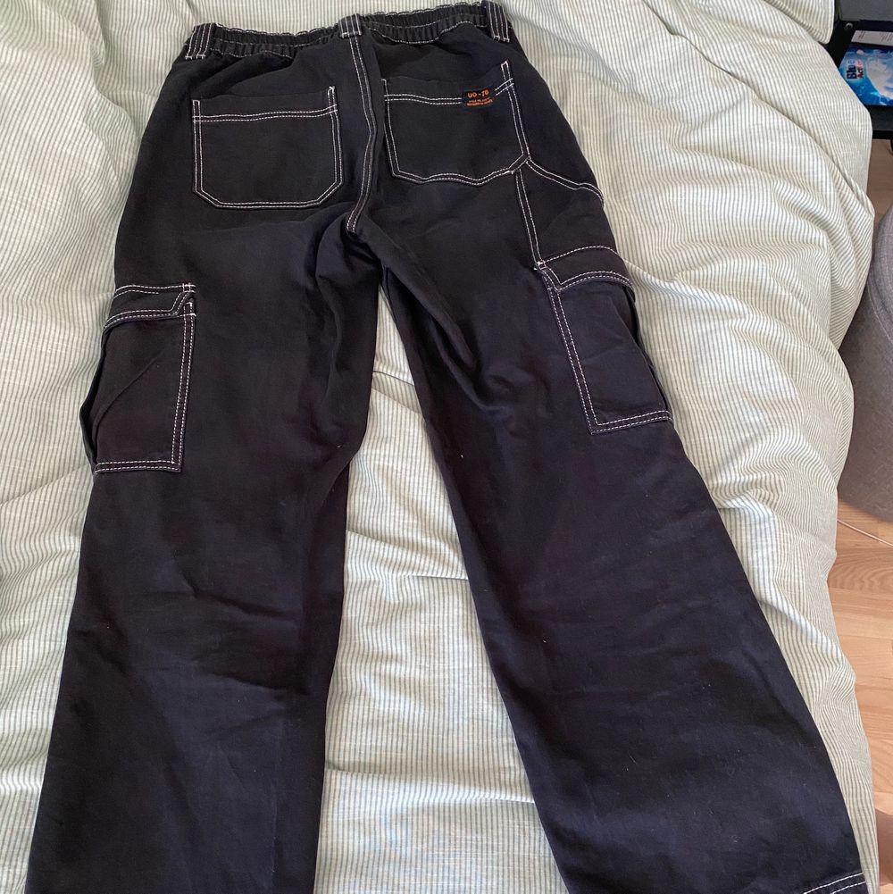 Jättesnygga byxor som inte används. De är waist 29 och längd 32. Om du har några frågor eller vill se flera bilder är det bara att säga till 😊 #urbanoutfitters. Jeans & Byxor.