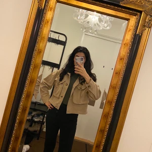 Jacka i beige/ljusbrun - Ljusbrun jacka storlek S, 100kr exklusive frakt 🌸